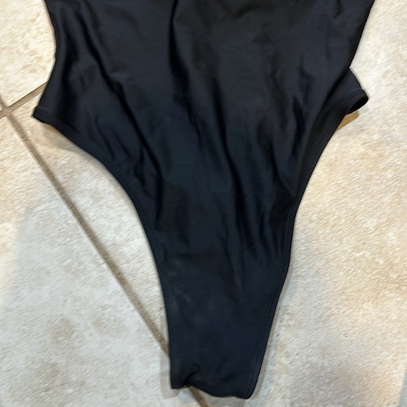 NWT! Cupshe V-Wire Underwire One-Piece Swimsuit L Black - Picture 6 of 10